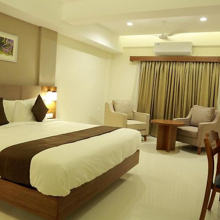 Hill Heights Hotel Kochi Exterior photo