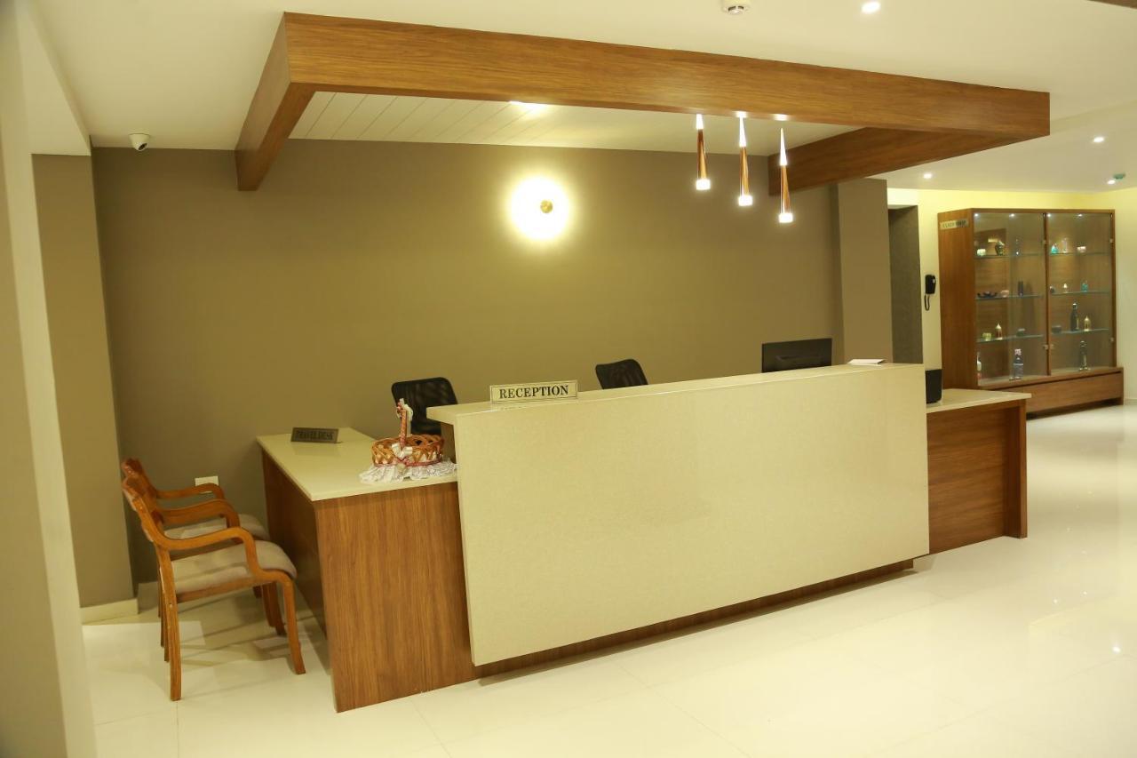 Hill Heights Hotel Kochi Exterior photo