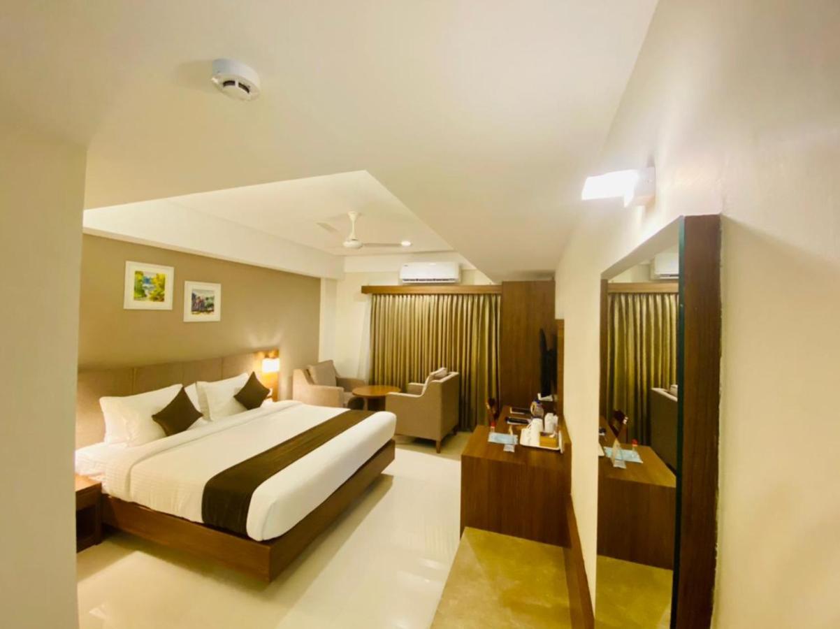 Hill Heights Hotel Kochi Exterior photo